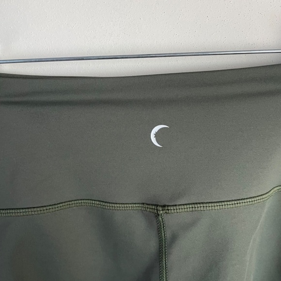 Zyia Olive Logo Stripe Light n Tight Hi-Rise 20” capri - Picture 8 of 10